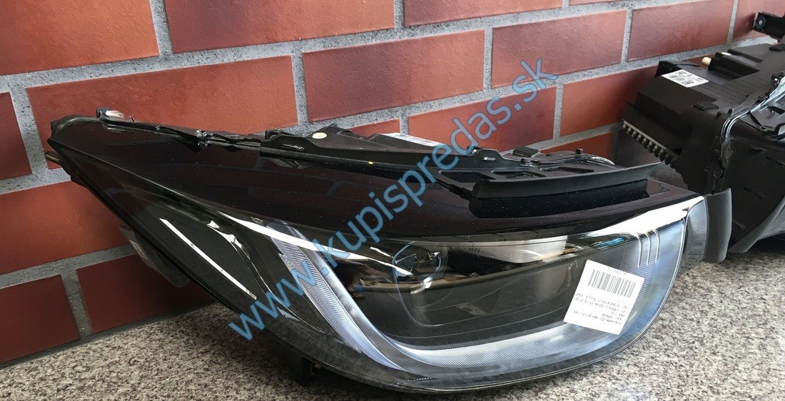 Predné pravé-ľavé LED ADAPTIVE svetlá BMW i3 